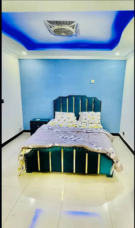 Bahria town Rawalpindi phase 7 2 bed apartment available for rent 1100sqft Long time and short time Family plaza Each and every think Ava this apartment 0