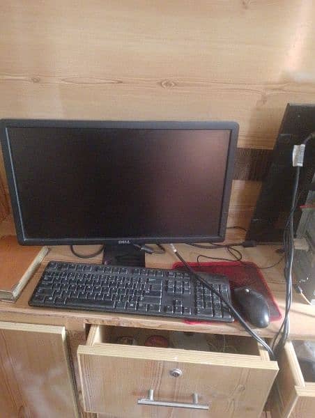 gaming setup PC and screen 2