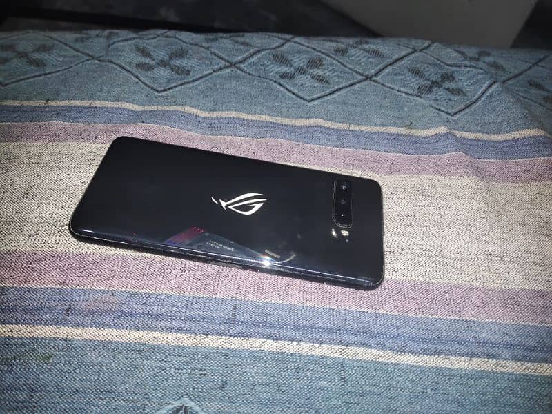 Asus ROG 3 up for sale with a box. 4