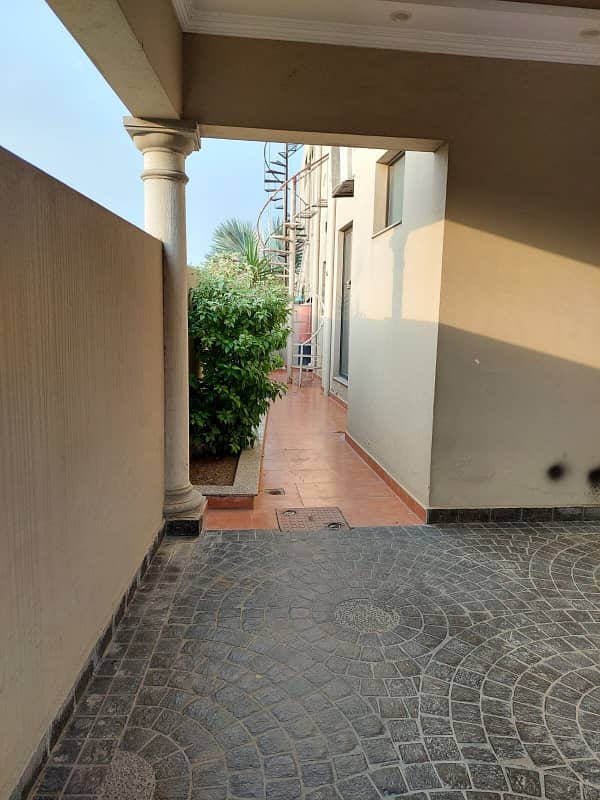 10 Marla Luxurious Bungalow DHA Phase 1 5