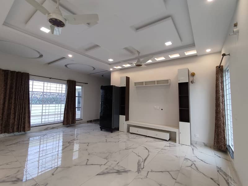 Near To Park 01 Kanal Well Maintained Used House Is Available For Sale In DHA Phase-3 Lahore 2