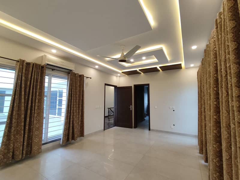 Near To Park 01 Kanal Well Maintained Used House Is Available For Sale In DHA Phase-3 Lahore 7