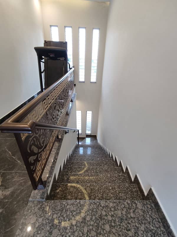 Near To Park 01 Kanal Well Maintained Used House Is Available For Sale In DHA Phase-3 Lahore 12