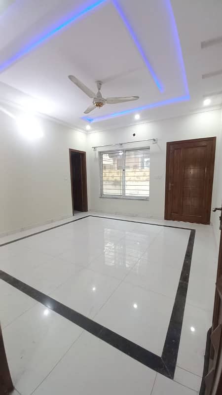 Size 35x70 Full House For Rent In G-13 12