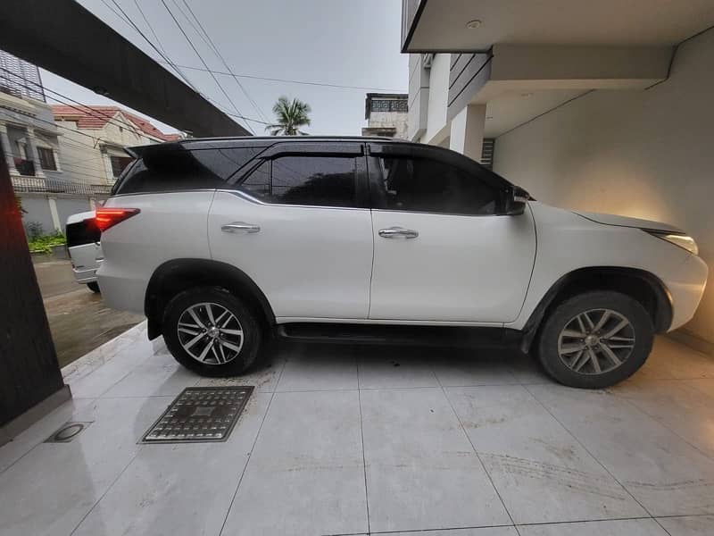 Toyota Fortuner 2017 4