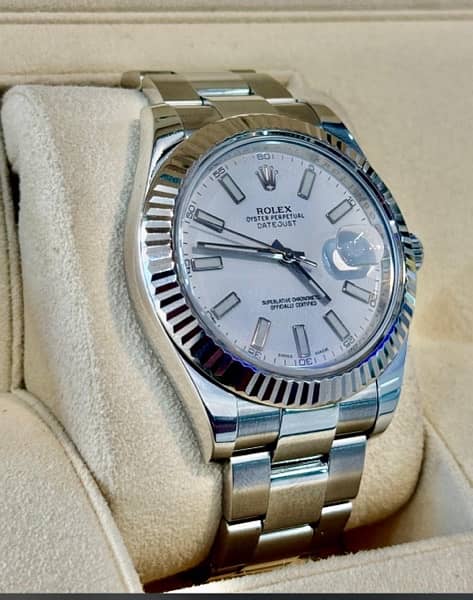 WATCH BUYER / Rolex Datejust Omega Speedmaster Cartier Santos Chopard 0