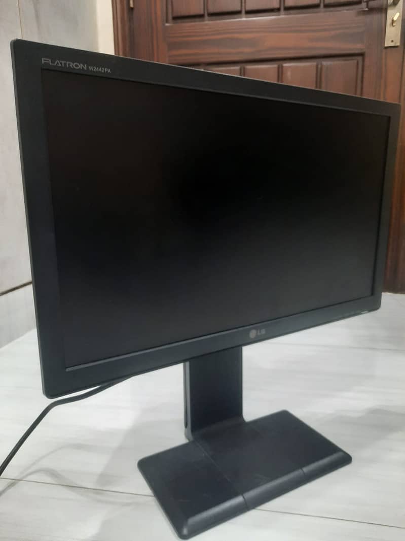 LG FLATRON Gaming monitor 2ms delay 24inch (perfect condition) 1