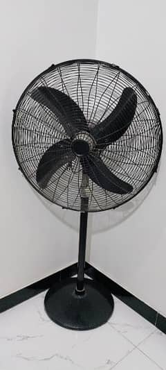 pedestal fan in excellent condition