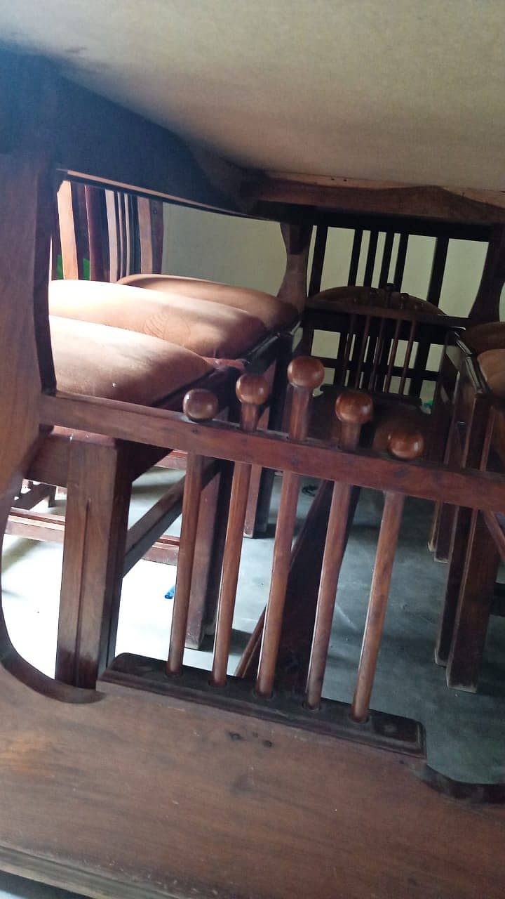 Dining table with eight chairs in well condition for sale 3