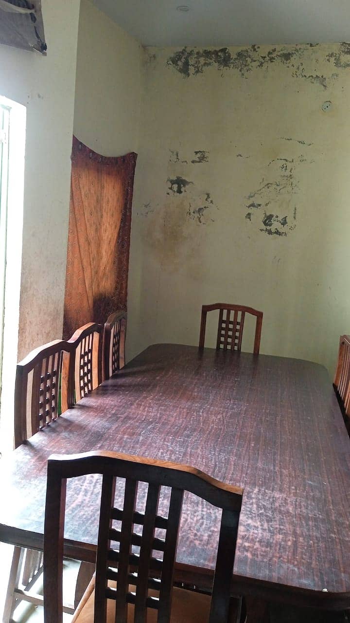 Dining table with eight chairs in well condition for sale 4