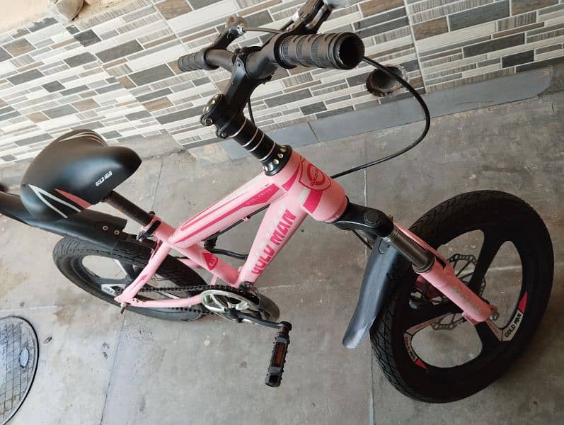 Kids bicycle with disc brakes,Rims only serious buyers may contact. 0