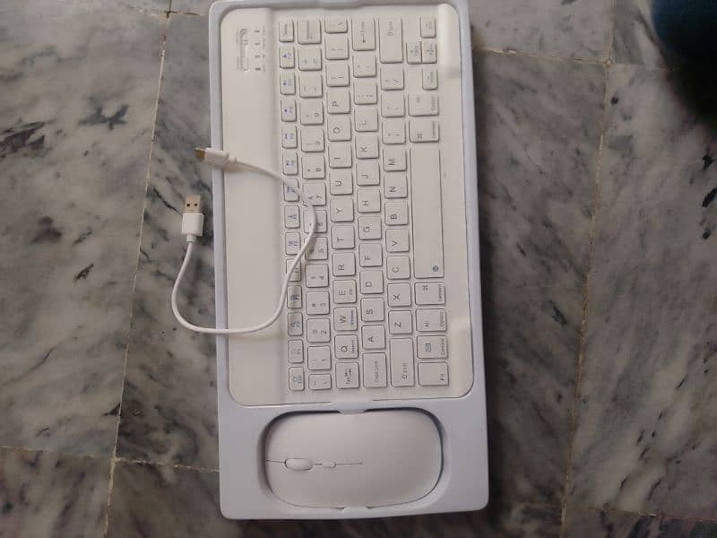 Bluetooth rechargeable keyboard and mouse with charger 0