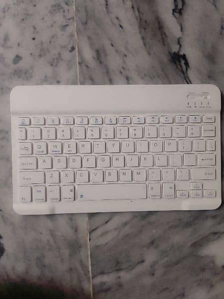 Bluetooth rechargeable keyboard and mouse with charger 4