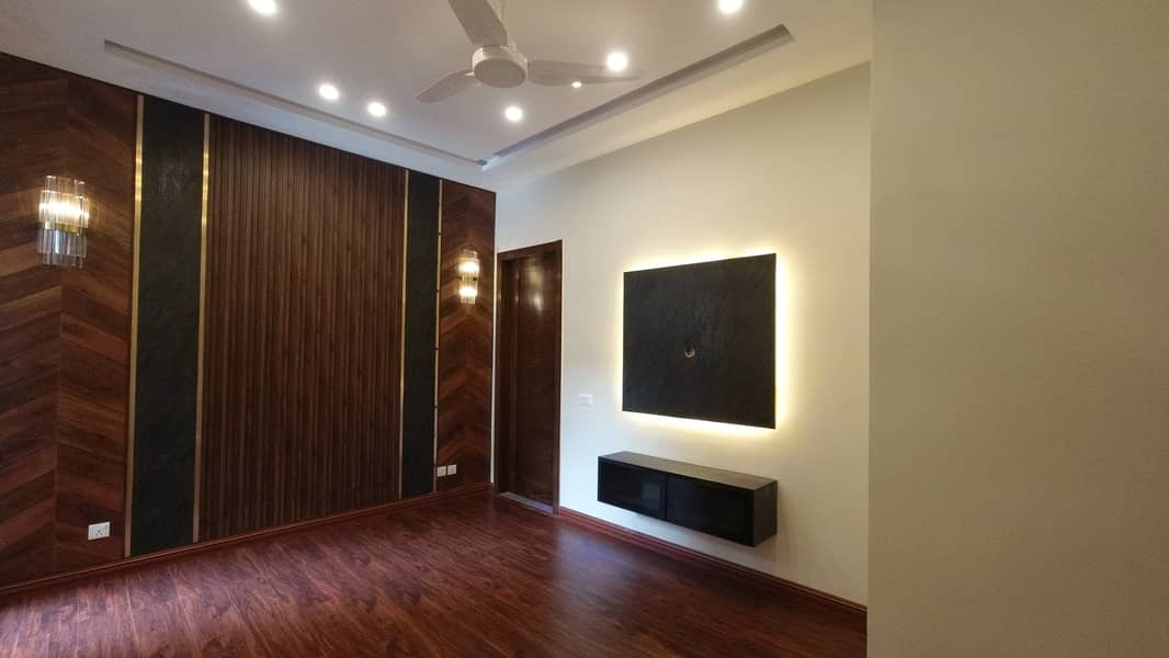 12 Marla House For Sale In AA Block Phase 4 DHA Defence Lahore. 8