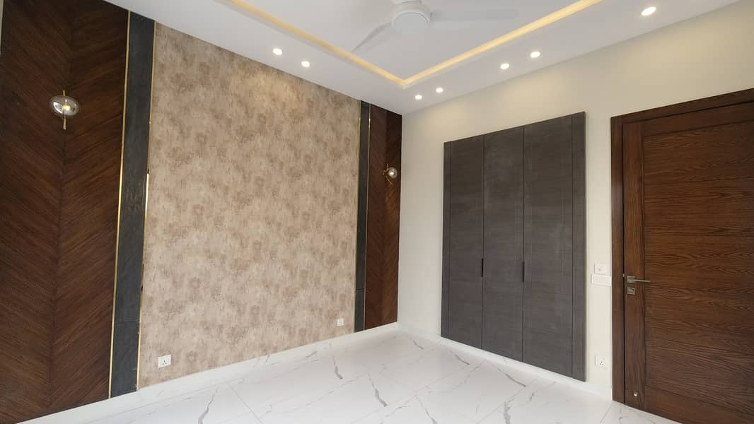 12 Marla House For Sale In AA Block Phase 4 DHA Defence Lahore. 23