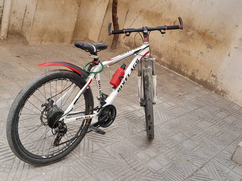 BYCYCLE IN GOOD CONDITION ALMOST NEW 9