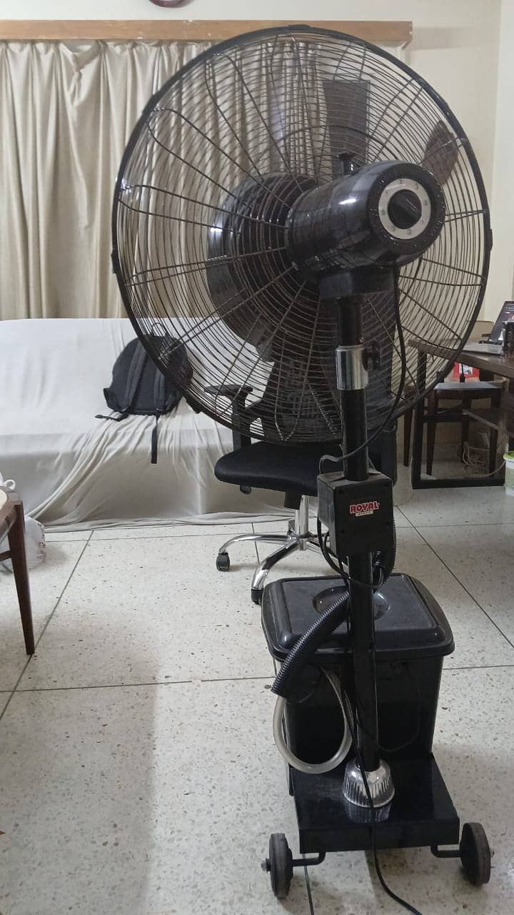 Royal Fans Misting Fan/Pedestal Fan – Excellent Condition 1