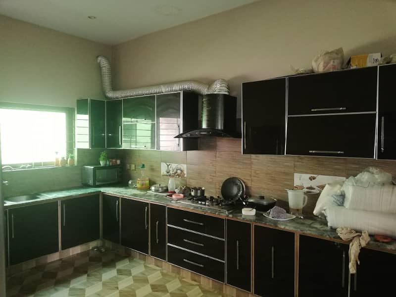 House FOR RENT Upper Portion Gas Avaiable 6