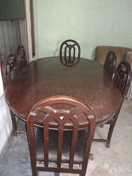 table with 5 chairs 1