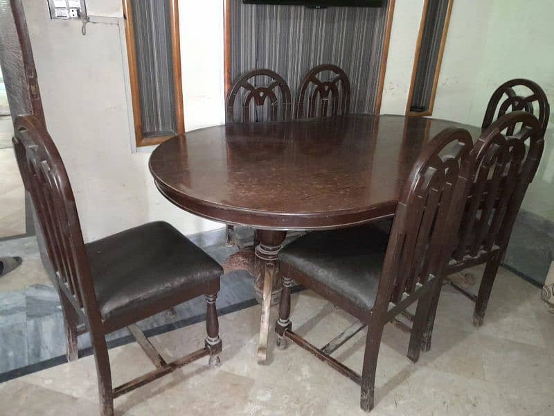 table with 5 chairs 2