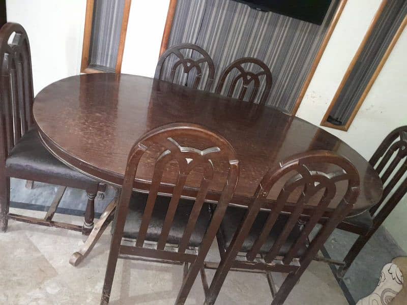 table with 5 chairs 3