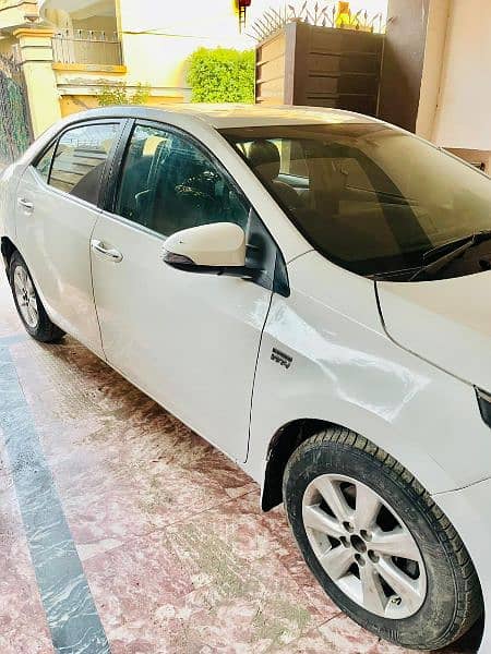 Toyota Altis Grande 2017 1