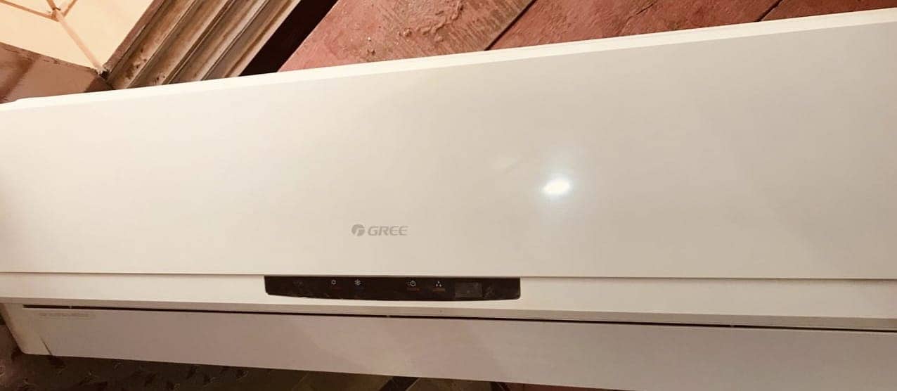 Gree Split AC 1.5 ton, Model: GS-18CZ7, Cream color, Like brand new 1