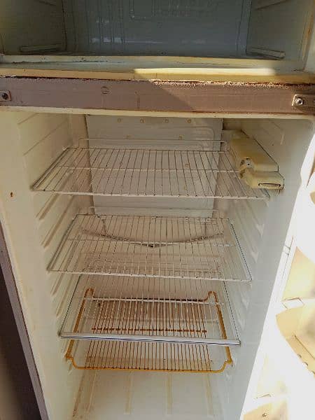 Second hand refrigerator 0