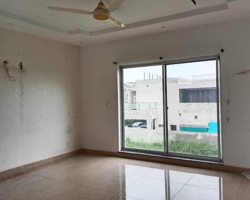 Upper Lock 2 Beds 1 Kanal Brand New Upper Portion Rent in Ex Park View DHA Phase 8. 4