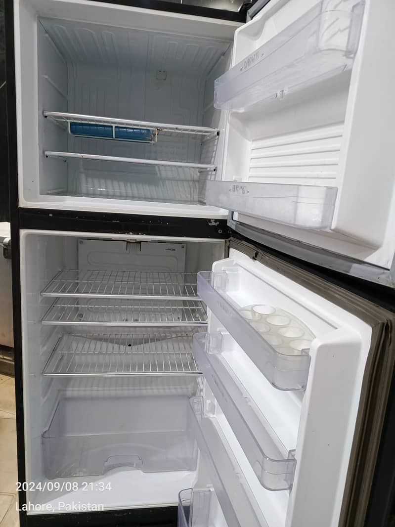 Dawlance  Fridge Medium size  (0306=4462/443) awwsum seet 5