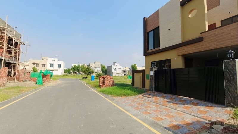 To sale You Can Find Spacious Prime Location House In OLC - Block A 2