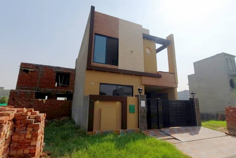 To sale You Can Find Spacious Prime Location House In OLC - Block A 3