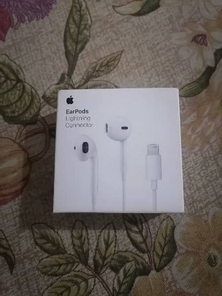 Apple Earpods Headphones with lightning connector original 0