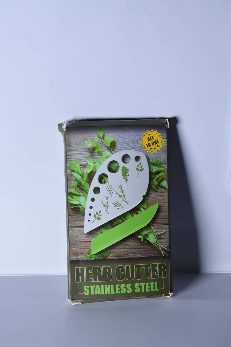 High-Quality Herb Cutter for Sale - Great Condition 2