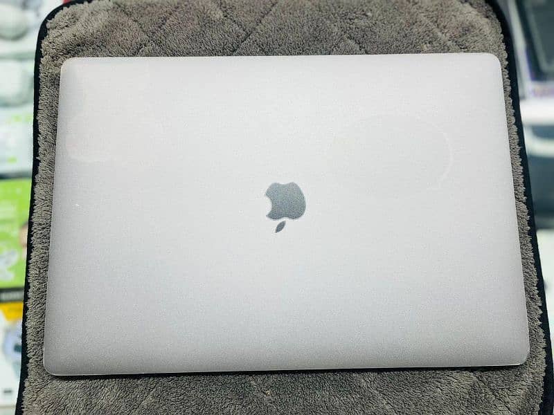 Macbook Pro A1707 Mid 2017 model 6