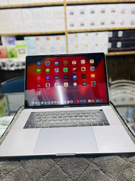 Macbook Pro A1707 Mid 2017 model 7