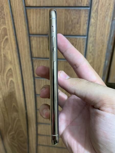 iphone 11 pro 256gb golden colour 1