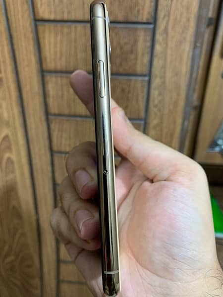 iphone 11 pro 256gb golden colour 3