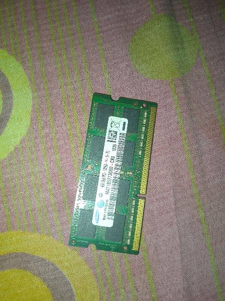 Laptop Bettry.  Laptop Speakers .  Laptop Ram Card 4 Gb . . 2