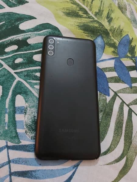 samsung galaxy m11 dual sim up for grabs in execellent working order 2