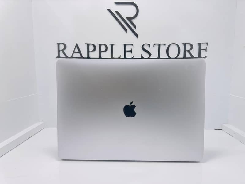 Apple MAcBook Pro 2018/core i9/32GB RAM/512GB ssd/15" Display 3