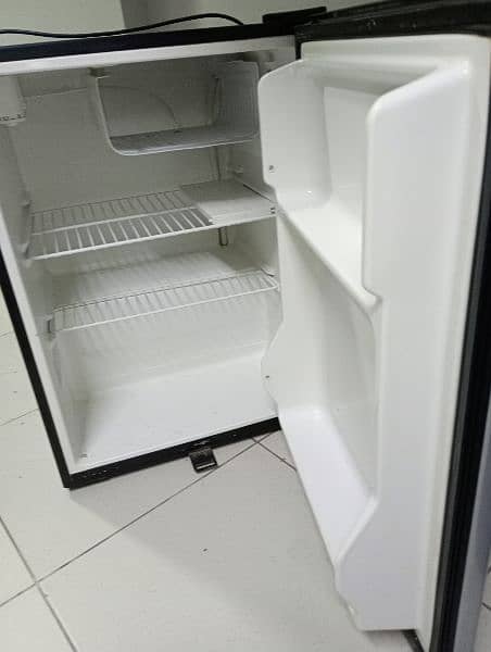 Haier Room Fridge Very Good condition HR-126BL 3