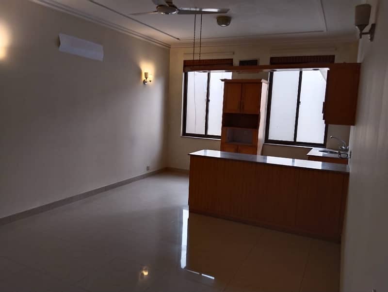 Facing Park / Masjid 1Kanal Beautiful Out House Available For Sale DHA Phase 3 8