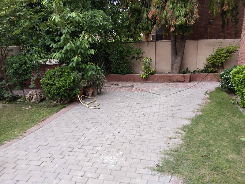 Facing Park / Masjid 1Kanal Beautiful Out House Available For Sale DHA Phase 3 14