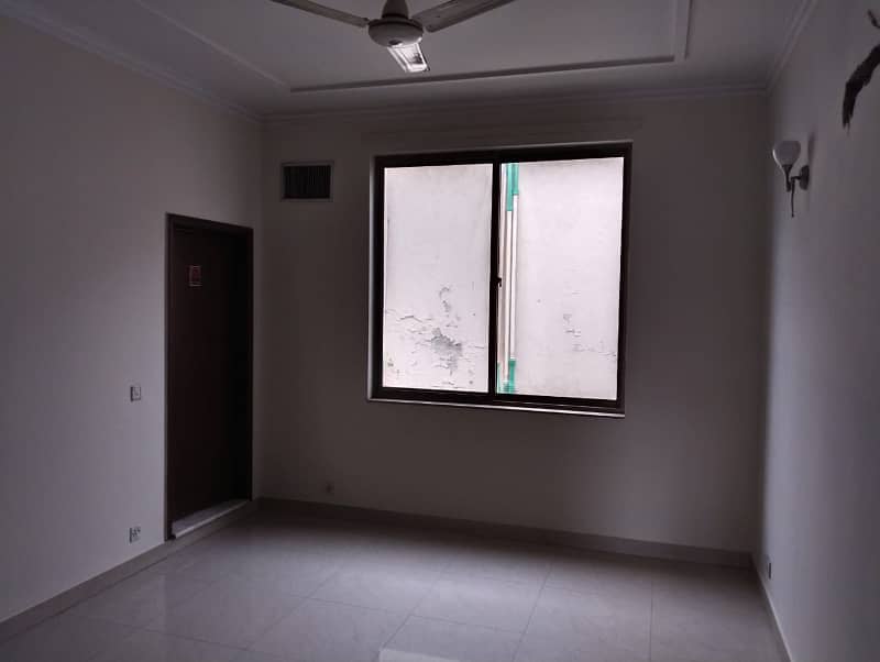 Facing Park / Masjid 1Kanal Beautiful Out House Available For Sale DHA Phase 3 18