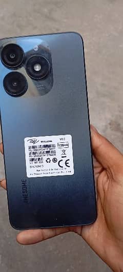 itel A70 4 128new condition 10/10  with box contact number 03262090548