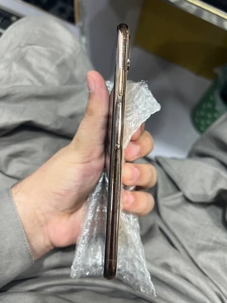 IPHONE XSMAX 64GB 4