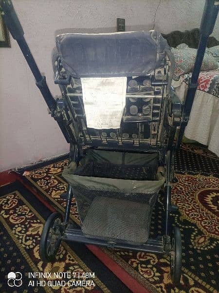 Imported pram in excellent condition 9