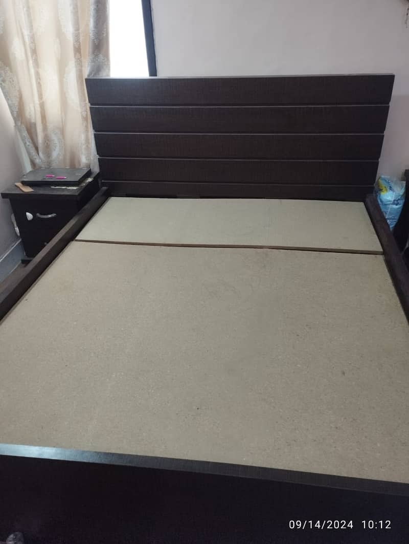 It is queen size custamized double bed made of lumination material. 2