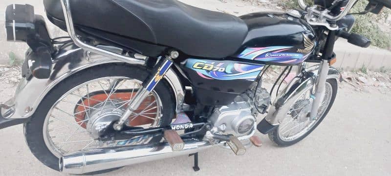 Honda CD 70 2024 6 month brand new showroom condition only 6000 km use 0